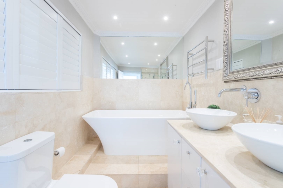 To Let 3 Bedroom Property for Rent in Mouille Point Western Cape